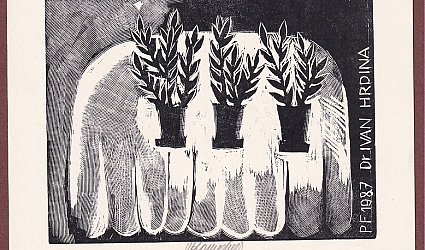 PF 1987 Dr Ivan Hrdina. Stůl a tři květináče.