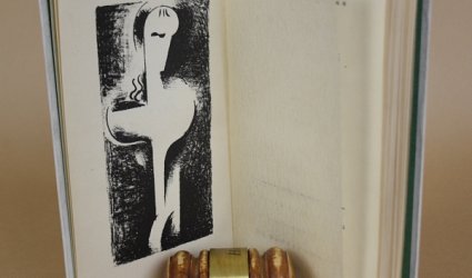 Bohyně, světice, ženy.