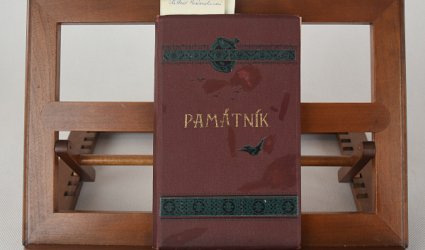 Památník příbuzného spisovatele Svatopluka Čecha.