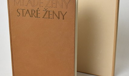 Mladé ženy. Staré ženy.