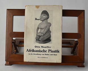 Afrikanische Plastik in der Gestaltung von Mutter und Kind.