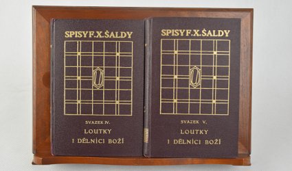 Loutky i dělníci boží. Díl I. a II.