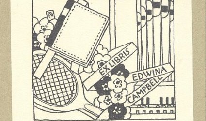 Ex Libris Edwina Campbell. Tenisová raketa, kniha, varhany, květy.