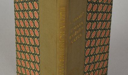 Úprava knižních vazeb.