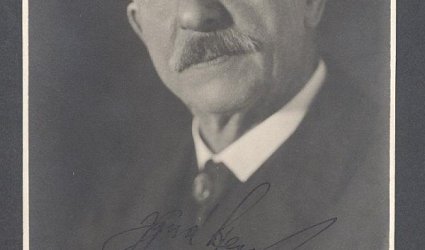 Fotopohlednice s podpisem a věnováním.