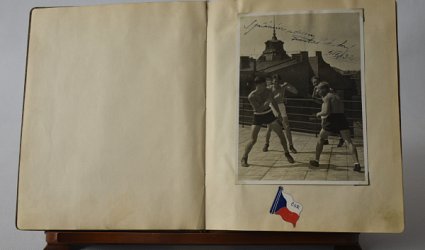 Památník ze začátku 20. století.