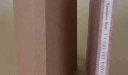 S lodí jež dováží čaj a kávu.