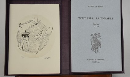 Tout prés, les nomades.