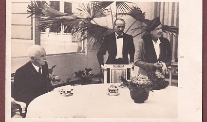 Konvolut dvou fotografií: Edvard Beneš a Hana Benešová v Londýně.