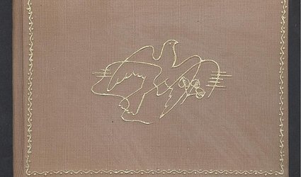 Památník s podpisy.