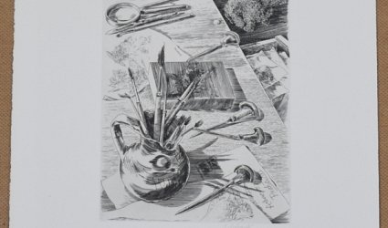 Výtvarníkův stůl.